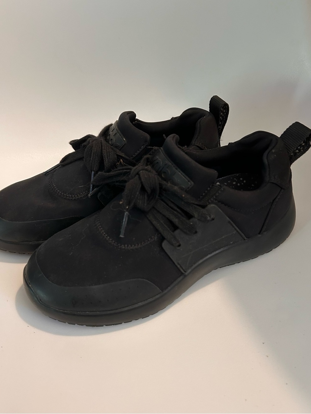 Snibbs All-Black Non-slip Lace-Up Sneakers
